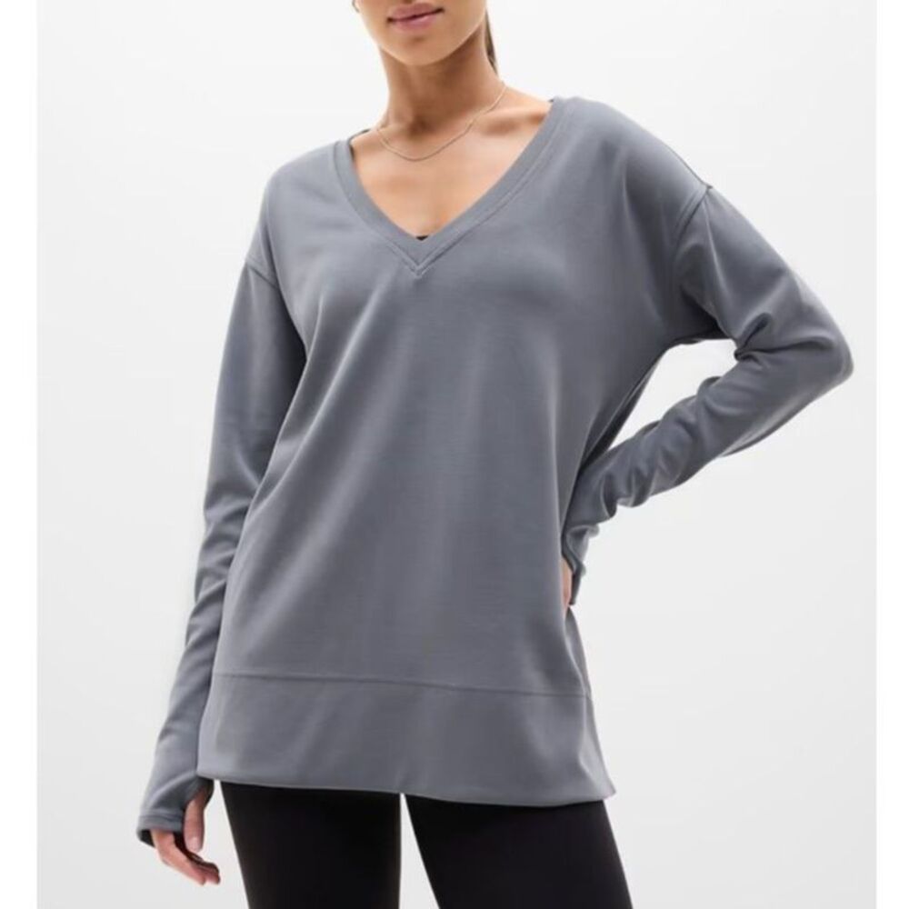 ATHLETA Seasoft V-Neck Sweatshirt Gorpcore Thumbholes Size M